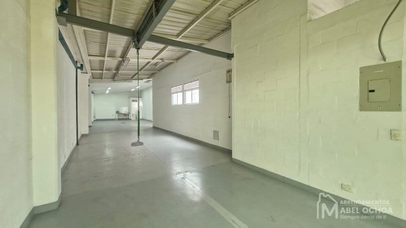 Bodega en arriendo en La Aguacatala, Medellín, 190 m² · foto 9 de 11