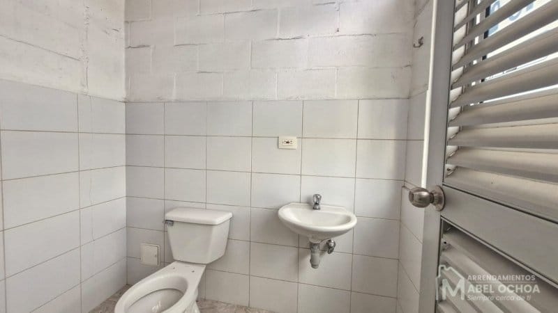 Bodega en arriendo en La Aguacatala, Medellín, 190 m² · foto 10 de 11