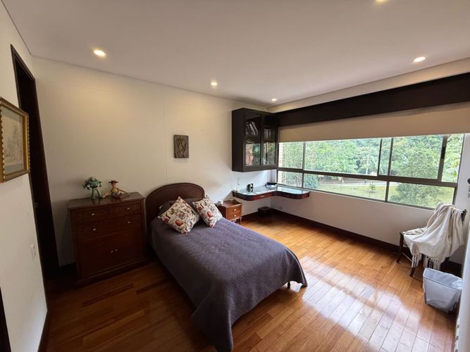 Apartamento de 4 alcobas en venta en La Calera, Medellín, 335 m² · foto 23 de 24
