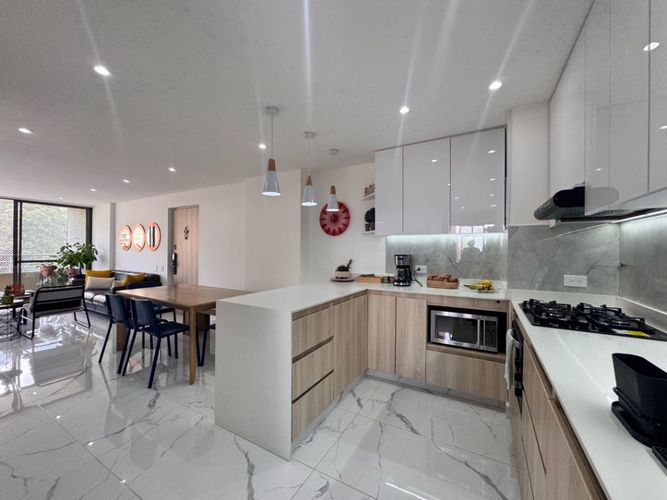 Apartamento de 3 alcobas en venta en El Poblado, Medellín, 132 m² · foto 7 de 11