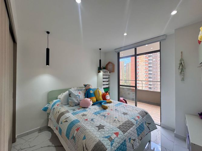 Apartamento de 3 alcobas en venta en El Poblado, Medellín, 132 m² · foto 10 de 11