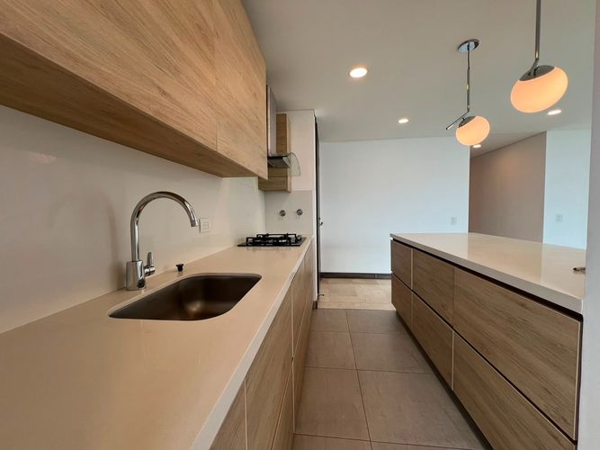 Apartamento de 3 alcobas en arriendo en El Poblado, Medellín, 125 m² · foto 6 de 19