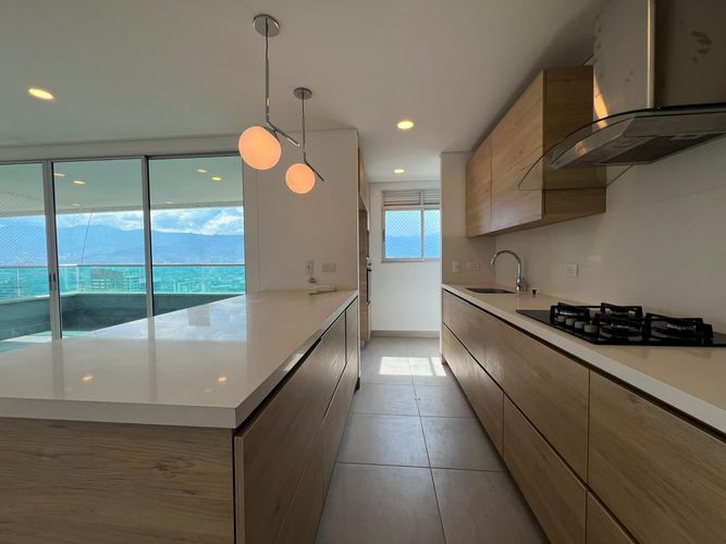 Apartamento de 3 alcobas en arriendo en El Poblado, Medellín, 125 m² · foto 5 de 19