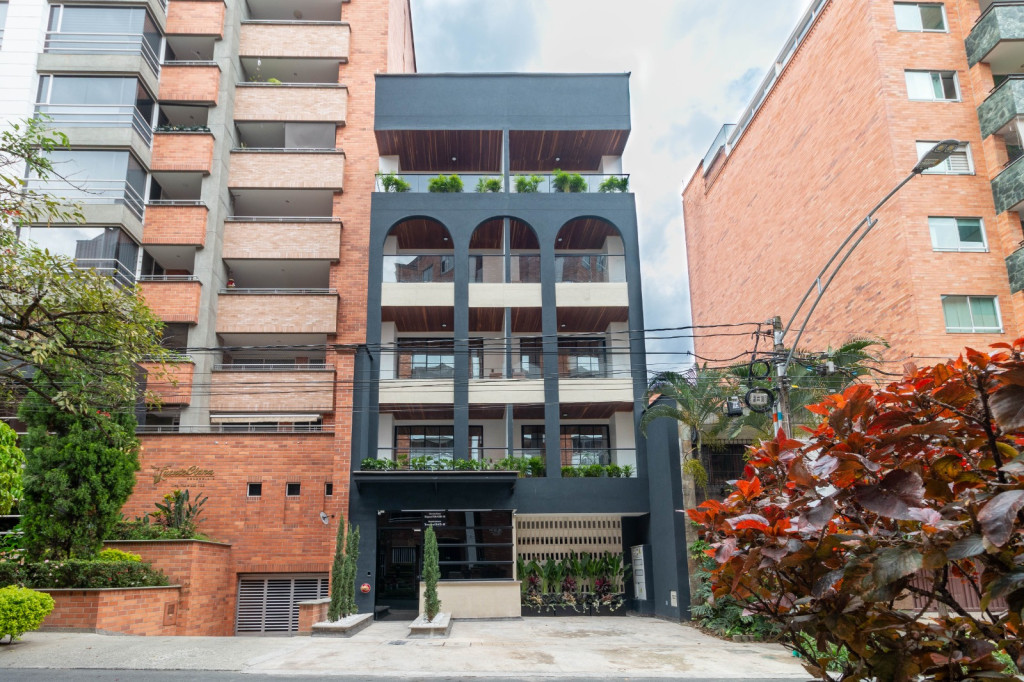20BR Building in Laureles (1200 m²) for Sale