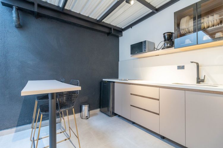 Edificio en venta en Laureles, Medellín, 1200 m² · foto 22 de 24