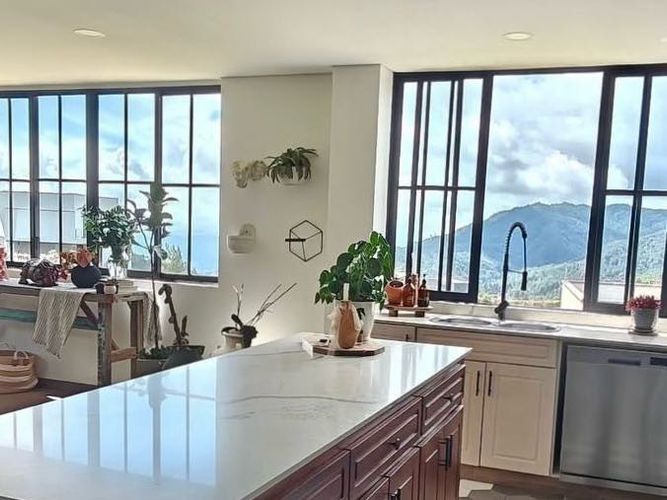 Casa de 4 alcobas en venta en Loma Del Escobero, Envigado, 245 m² · foto 2 de 16