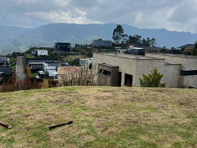 Casa de 4 alcobas en venta en Loma Del Escobero, Envigado, 245 m² · foto 9 de 16