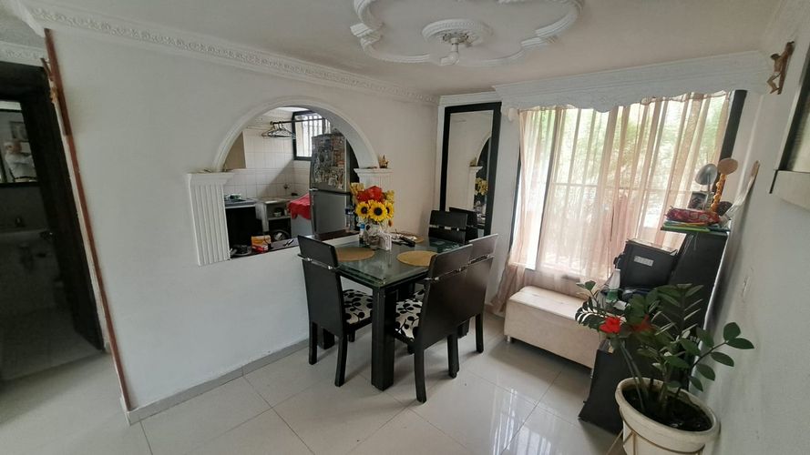 Apartamento de 2 alcobas en venta en Los Alcazares, Cali, 2000 m² · foto 2 de 21