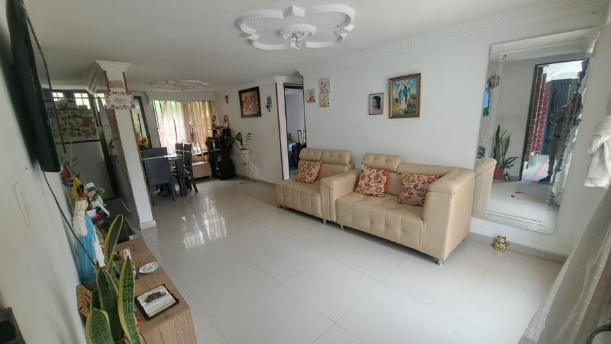 Apartamento de 2 alcobas en venta en Los Alcazares, Cali, 2000 m² · foto 3 de 21
