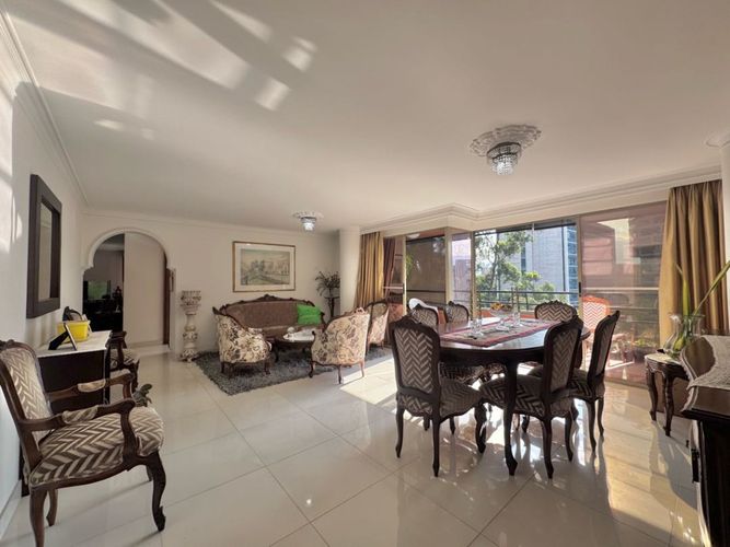 Apartamento de 3 alcobas en venta en El Poblado, Medellín, 144 m² · foto 2 de 15