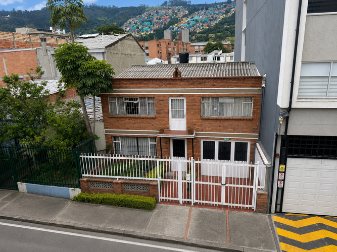 Casa de 3 alcobas en venta en Barrancas Norte, Bogotá, 330 m² · foto 2 de 3