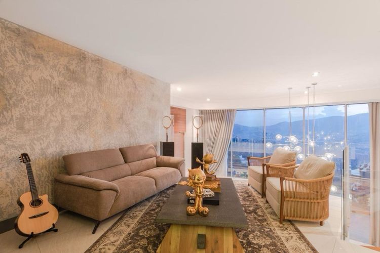 Casa de 6 alcobas en venta en Las Palmas, Medellín, 780 m² · foto 3 de 24