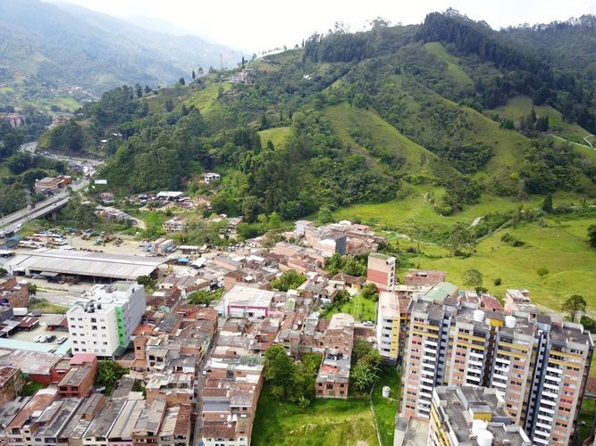 Lote en venta en Manizales, 25765 m² · foto 2 de 15