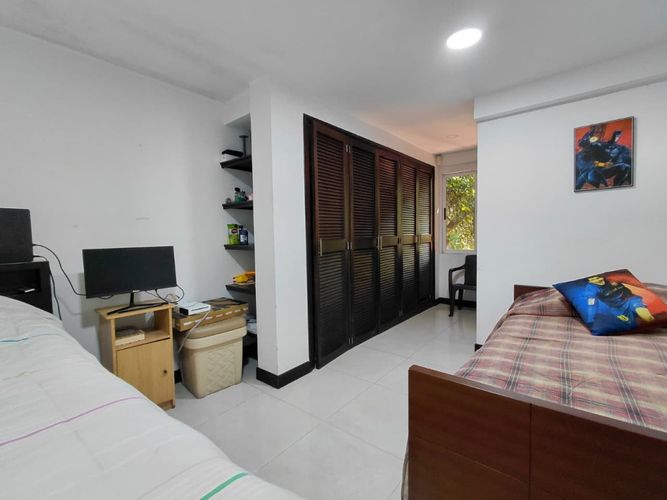 Casa de 4 alcobas en venta en El Poblado, Medellín, 300 m² · foto 2 de 24