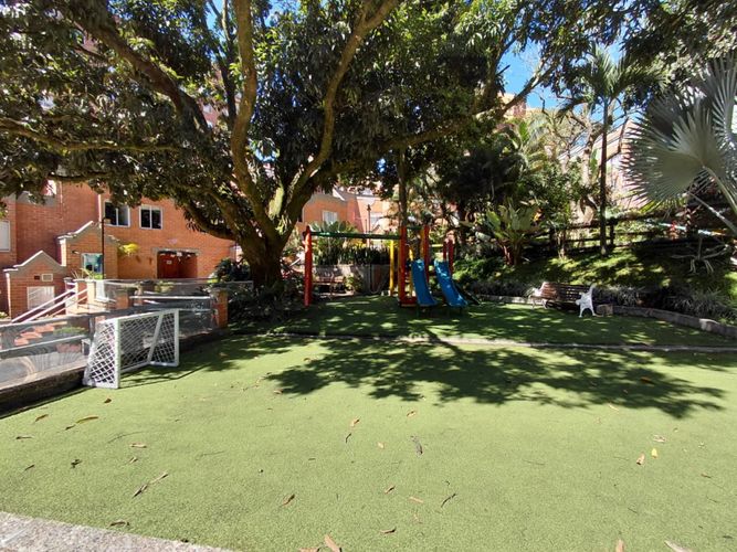 Casa de 4 alcobas en venta en El Poblado, Medellín, 300 m² · foto 23 de 24