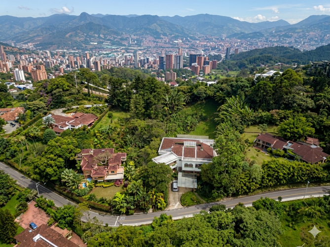 Casa de 4 alcobas en venta en Las Palmas, Medellín, 586 m² · foto 10 de 15