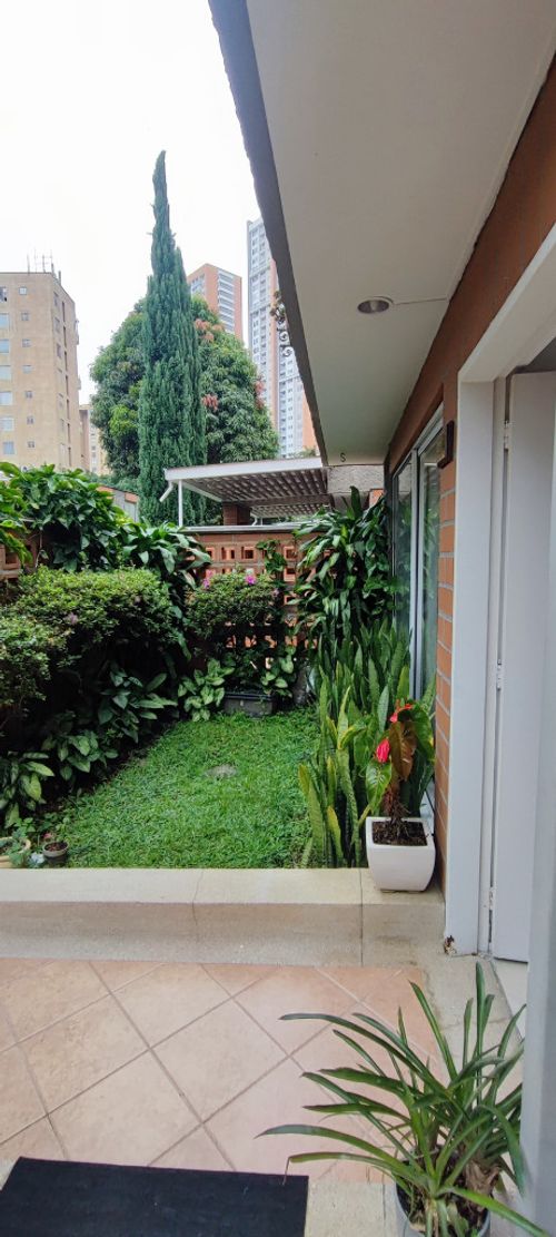 Casa de 4 alcobas en venta en Castropol, Medellín, 200 m² · foto 2 de 24