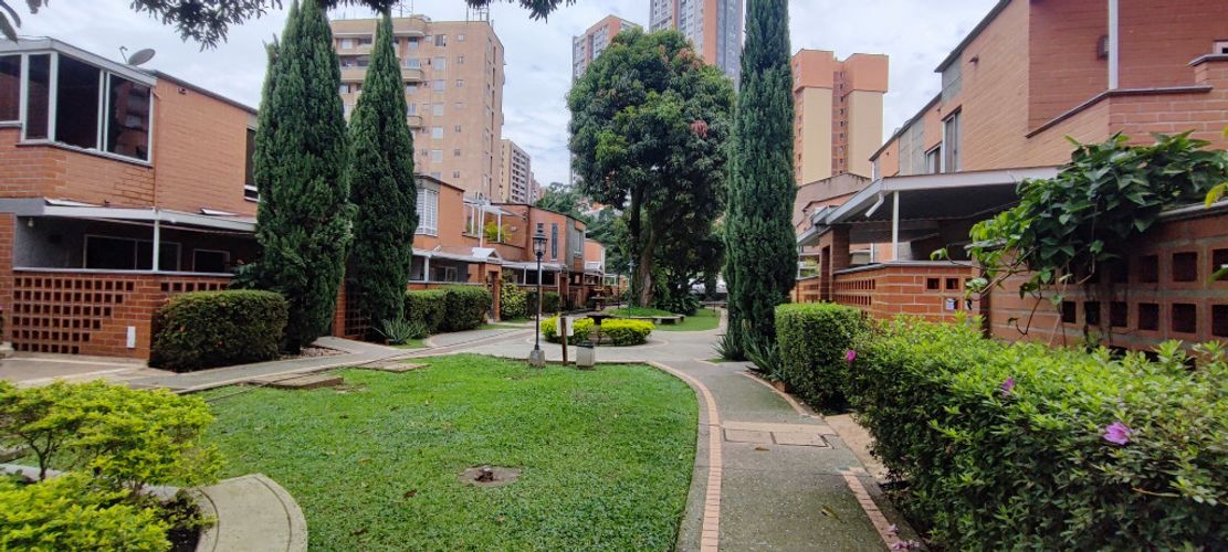 Casa de 4 alcobas en venta en Castropol, Medellín, 200 m² · foto 4 de 24