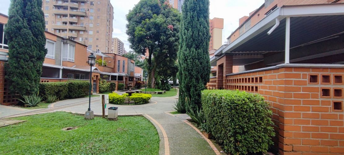 Casa de 4 alcobas en venta en Castropol, Medellín, 200 m² · foto 5 de 24