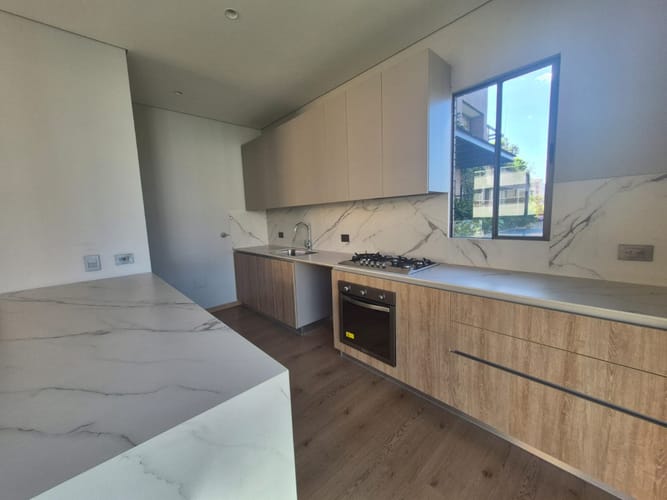 Apartamento de 3 alcobas en venta en Castropol, Medellín, 224 m² · foto 2 de 19