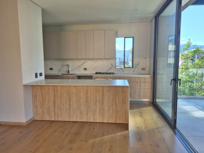 Apartamento de 3 alcobas en venta en Castropol, Medellín, 224 m² · foto 4 de 19