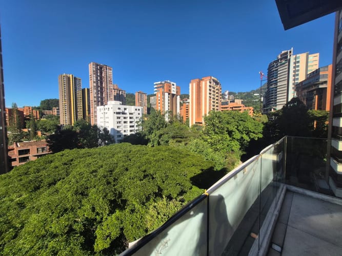 Apartamento de 3 alcobas en venta en Castropol, Medellín, 224 m² · foto 7 de 19