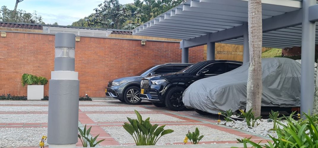 Casa de 5 alcobas en venta en Loma Del Chocho, Envigado, 480 m² · foto 3 de 24
