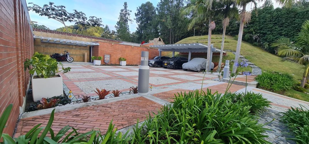 Casa de 5 alcobas en venta en Loma Del Chocho, Envigado, 480 m² · foto 4 de 24