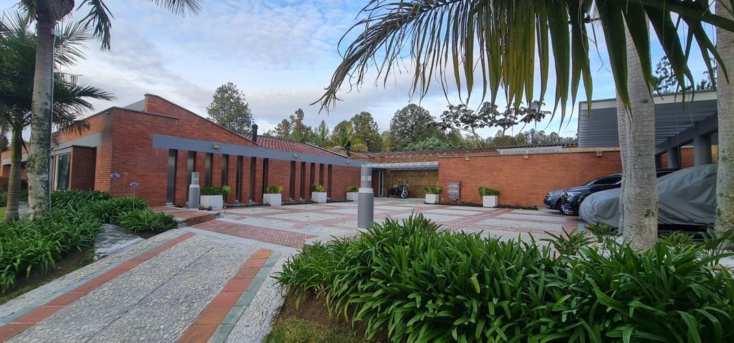 Casa de 5 alcobas en venta en Loma Del Chocho, Envigado, 480 m² · foto 5 de 24