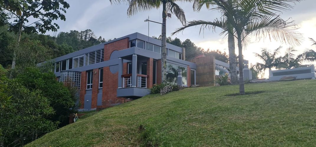 Casa de 5 alcobas en venta en Loma Del Chocho, Envigado, 480 m² · foto 6 de 24