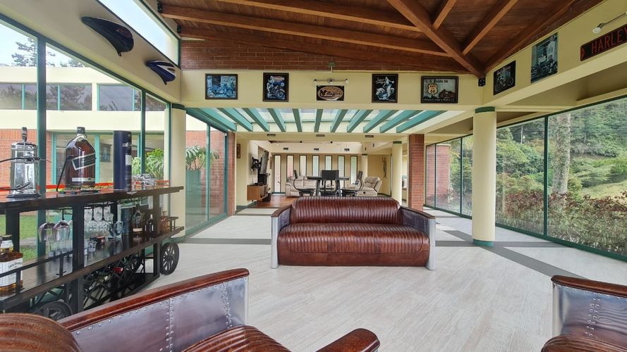 Casa de 5 alcobas en venta en Loma Del Chocho, Envigado, 480 m² · foto 17 de 24