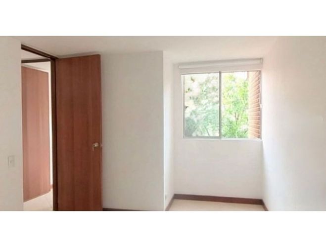 Apartamento de 2 alcobas en arriendo en Castropol, Medellín, 68 m² · foto 3 de 6