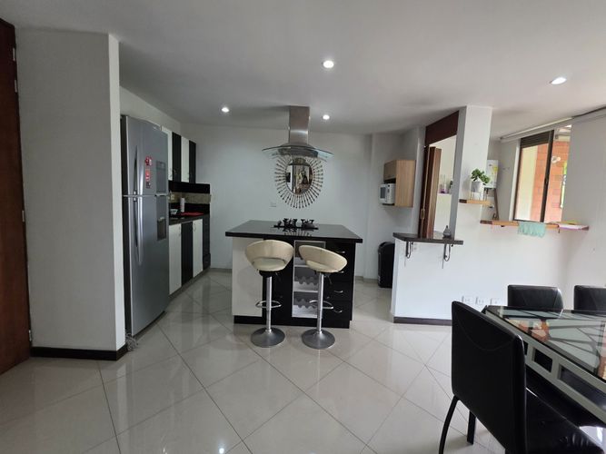 Apartamento en venta en Altos Del Poblado, Medellín · foto 2 de 16