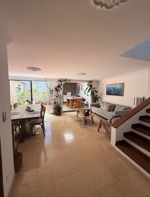 Casa de 4 alcobas en venta en Loma Del Chocho, Envigado, 204 m² · foto 1 de 24