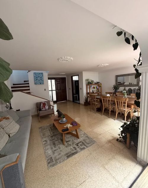 Casa de 4 alcobas en venta en Loma Del Chocho, Envigado, 204 m² · foto 4 de 24