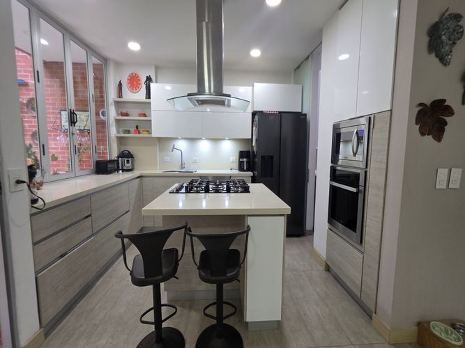 Casa de 3 alcobas en venta en El Esmeraldal, Envigado, 328 m² · foto 3 de 24
