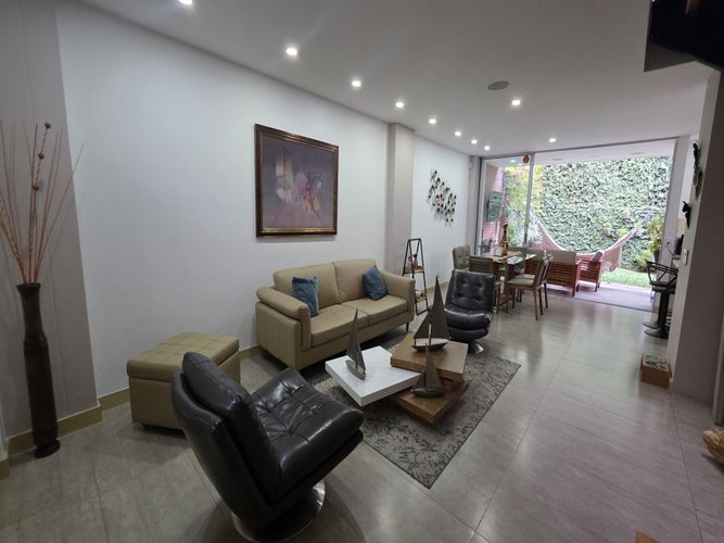 Casa de 3 alcobas en venta en El Esmeraldal, Envigado, 328 m² · foto 4 de 24