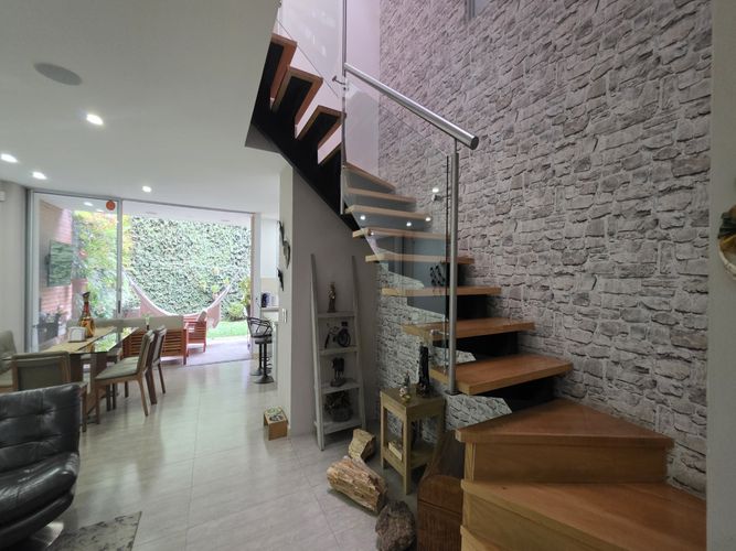 Casa de 3 alcobas en venta en El Esmeraldal, Envigado, 328 m² · foto 9 de 24
