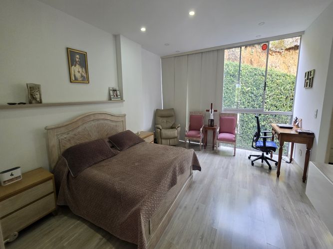 Casa de 3 alcobas en venta en El Esmeraldal, Envigado, 328 m² · foto 12 de 24