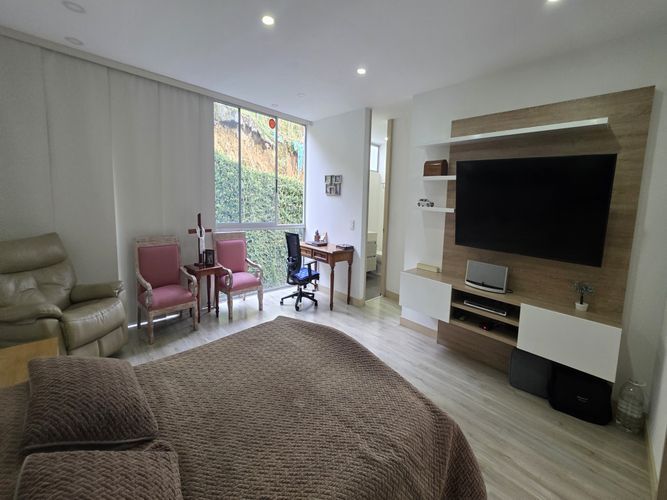 Casa de 3 alcobas en venta en El Esmeraldal, Envigado, 328 m² · foto 13 de 24