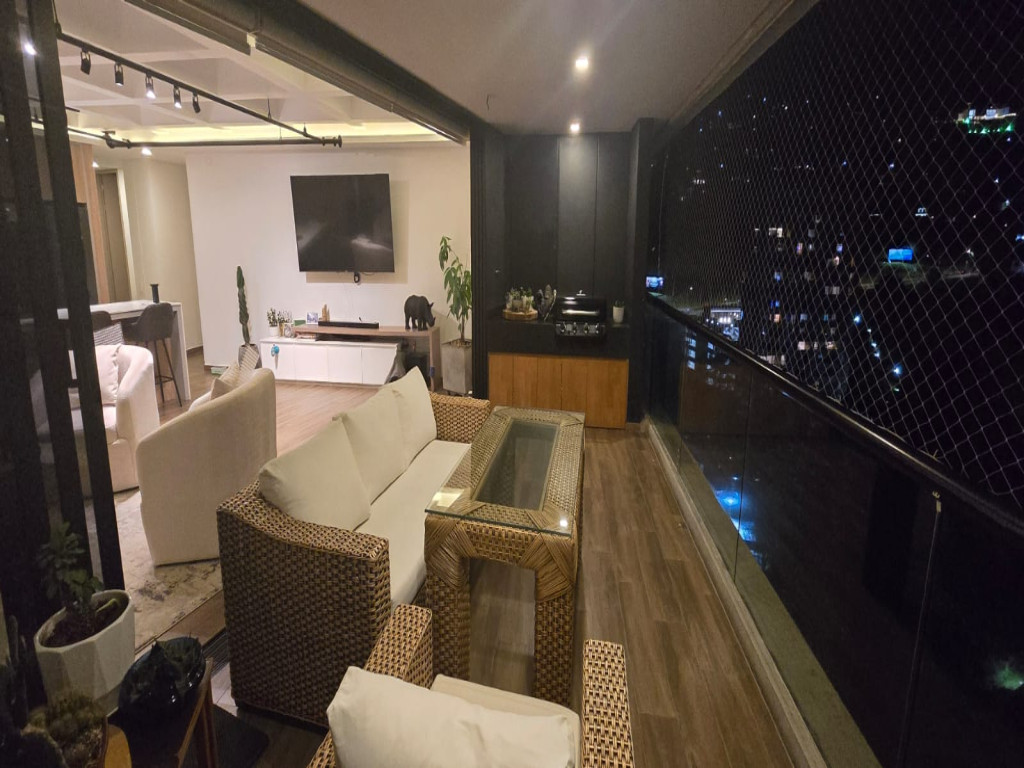 Apartamento en venta en Altos Del Poblado, Medellín · foto 9 de 24
