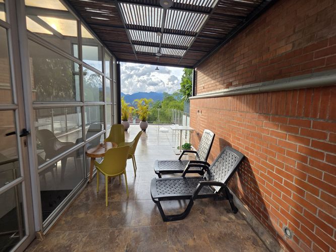 Casa de 3 alcobas en venta en El Esmeraldal, Envigado, 328 m² · foto 22 de 24