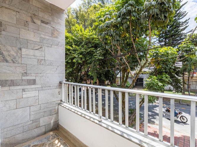 Casa de 5 alcobas en venta en Estadio, Medellín, 197 m² · foto 4 de 24