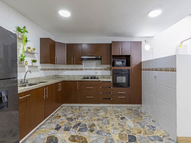 Casa de 5 alcobas en venta en Estadio, Medellín, 197 m² · foto 6 de 24
