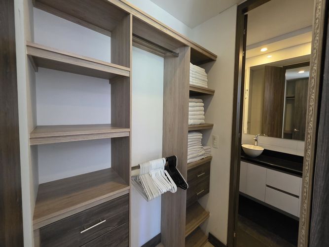 Apartamento de 3 alcobas en venta en El Poblado, Medellín, 130 m² · foto 23 de 24