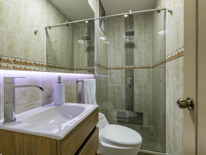 Casa de 5 alcobas en venta en Estadio, Medellín, 197 m² · foto 16 de 24