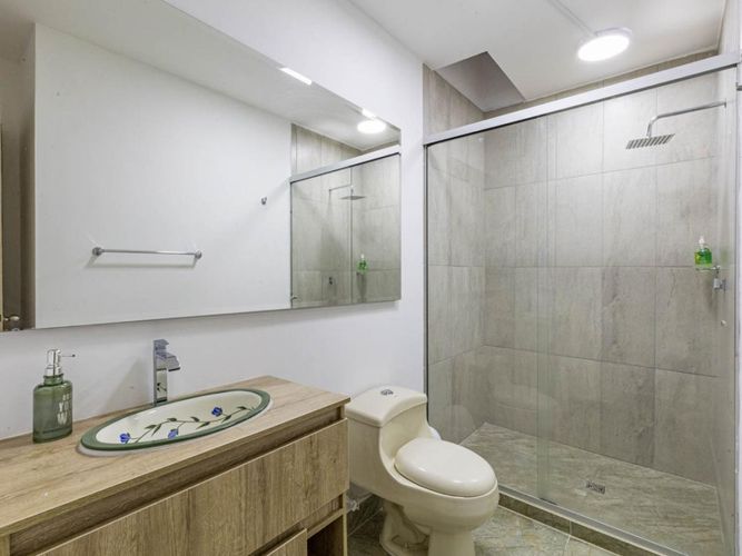 Casa de 5 alcobas en venta en Estadio, Medellín, 197 m² · foto 19 de 24