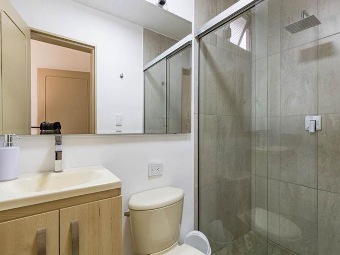 Casa de 5 alcobas en venta en Estadio, Medellín, 197 m² · foto 24 de 24