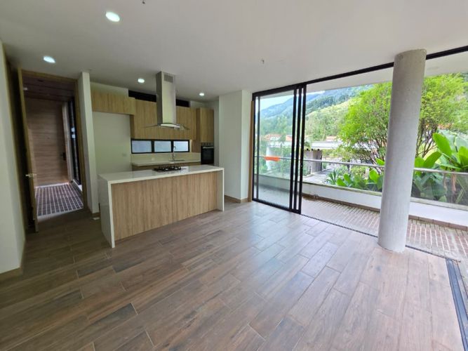 Apartamento de 3 alcobas en venta en Loma Del Escobero, Envigado, 163 m² · foto 2 de 20