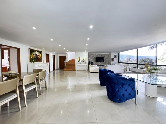 Casa de 4 alcobas en venta en Los Balsos, Medellín, 476 m² · foto 2 de 24